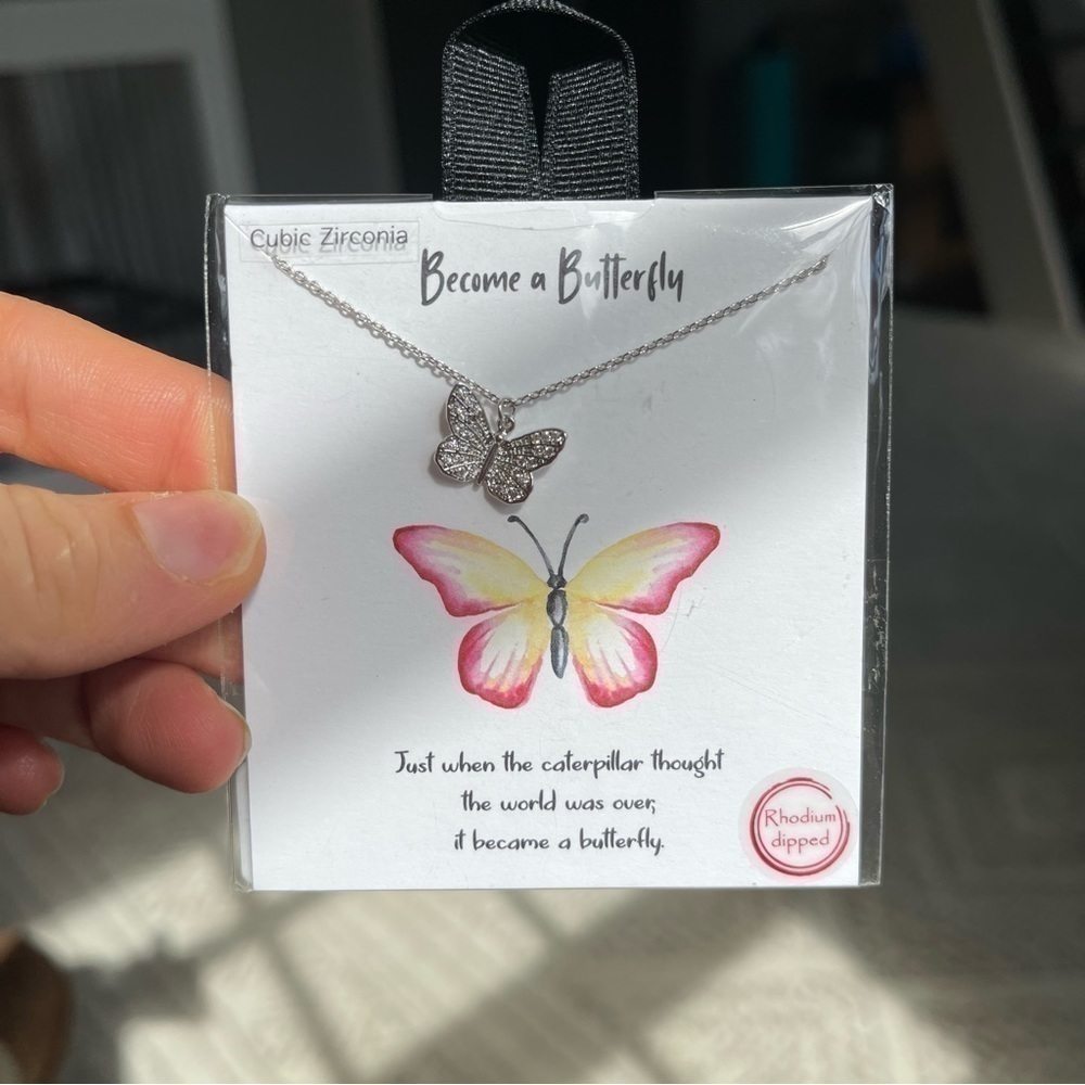 𝅺nwt cubic circonia butterfly necklace
